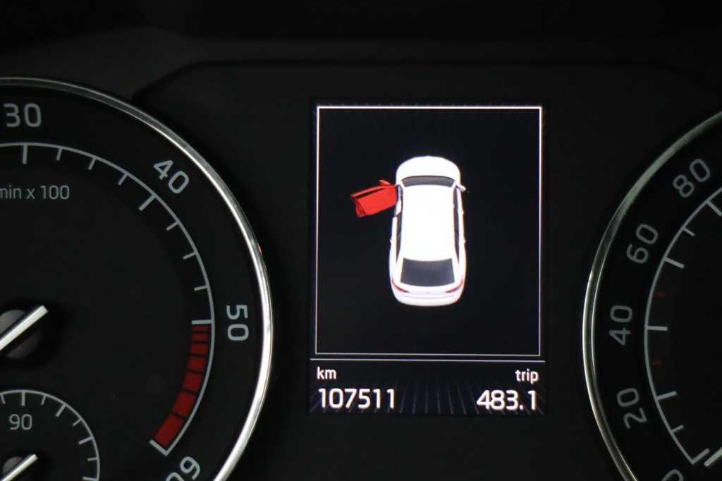 Skoda Superb Combi 2017 фото 1