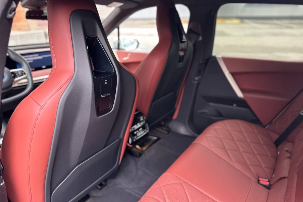 BMW iX xDrive40 2023 photo 16