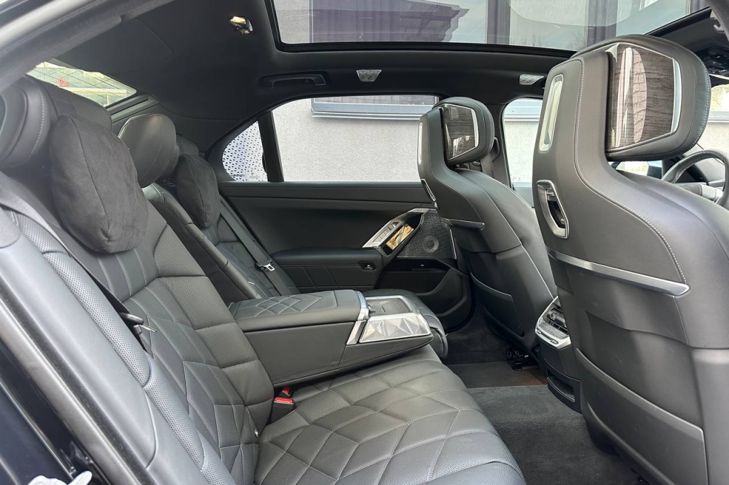BMW i7 2023 фото 21