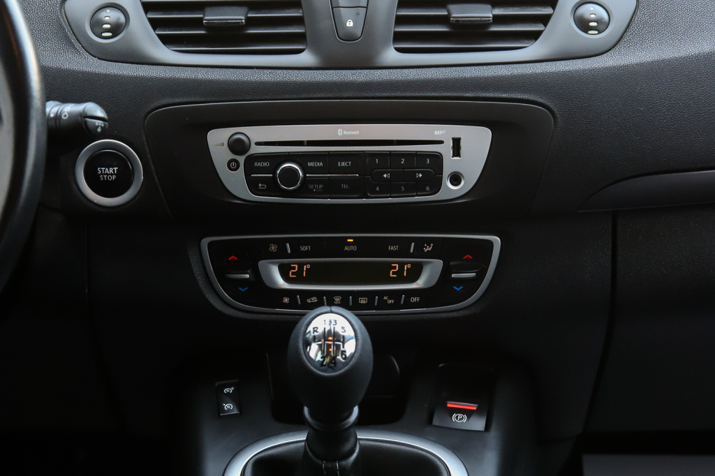 Renault Scenic 2015 фото 7