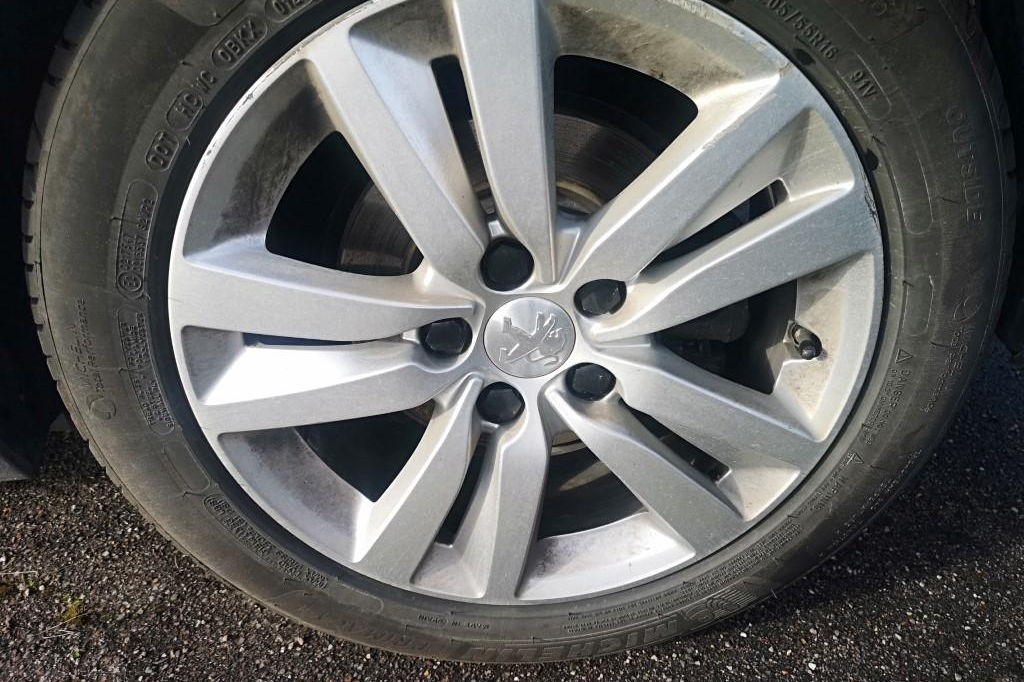 Peugeot 308 SW 2018 фото 12