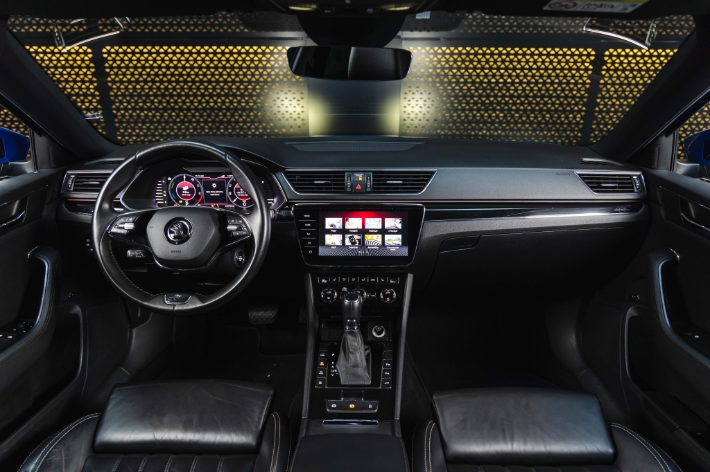 Skoda Superb Plug In Hybrid 2020 фото Skoda Superb Plug In Hybrid 2020 фото 32