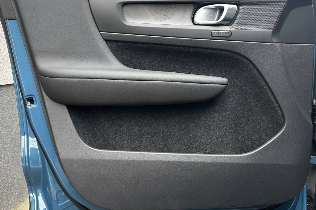 Volvo XC40 Recharge P8 Electric 78 kWh 2023 photo 8