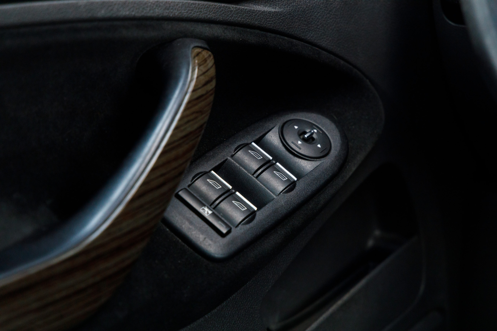 Ford C-Max Ghia фото 17