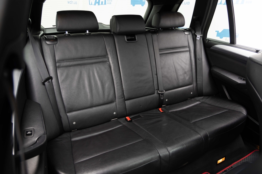 BMW X5 35i 2011 фото 32