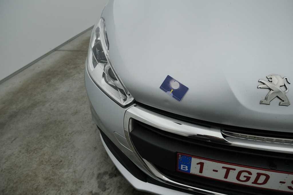 Peugeot 208 2017 фото 27