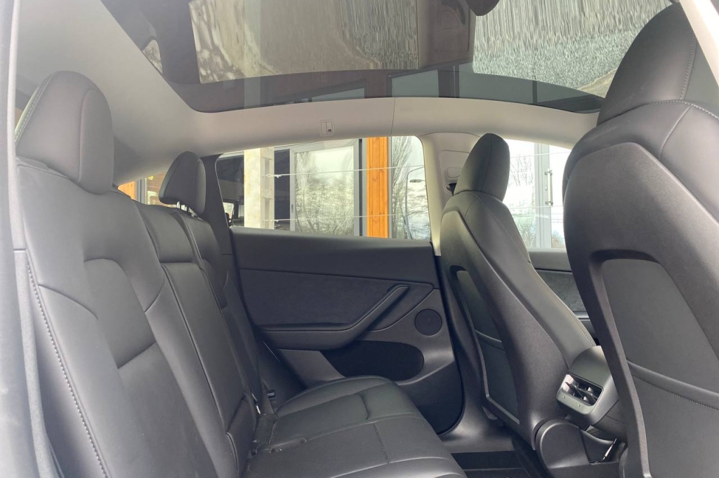 Tesla Model Y Long Range 2022 фото 16