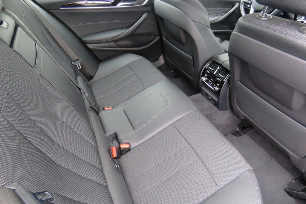 BMW 5er Touring 2019 photo 1