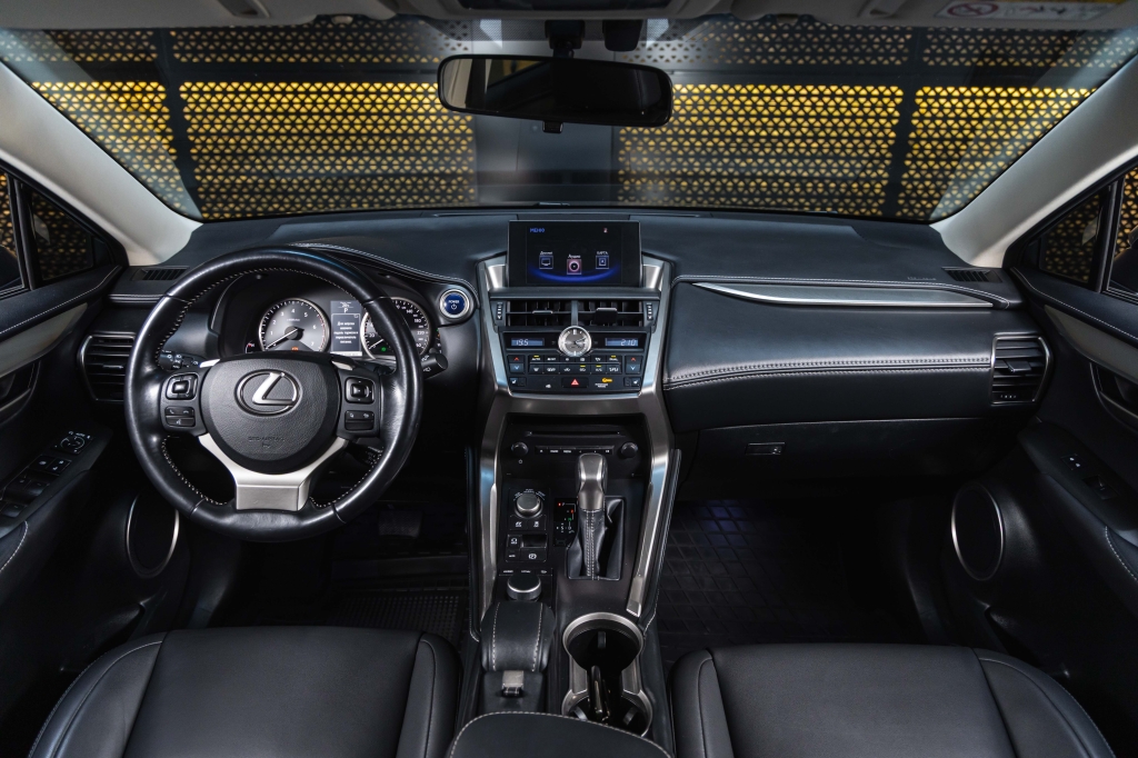 Lexus NX 300H 2016 фото Lexus NX 300H 2016 фото 17