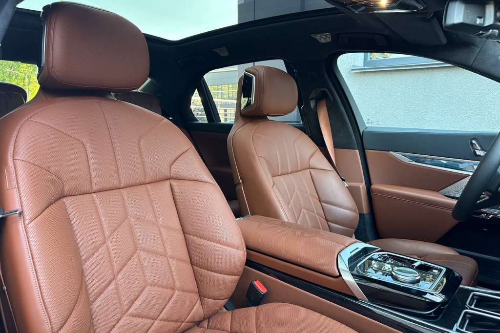 BMW 740 2023 photo 17