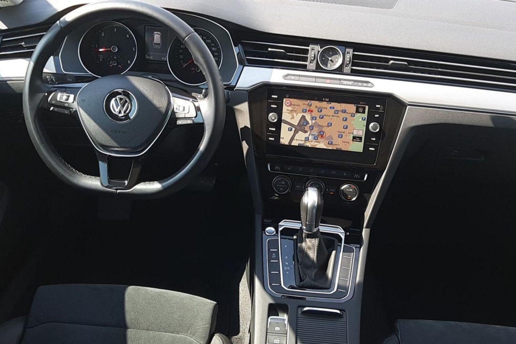 Volkswagen Passat Variant 2018 photo 2