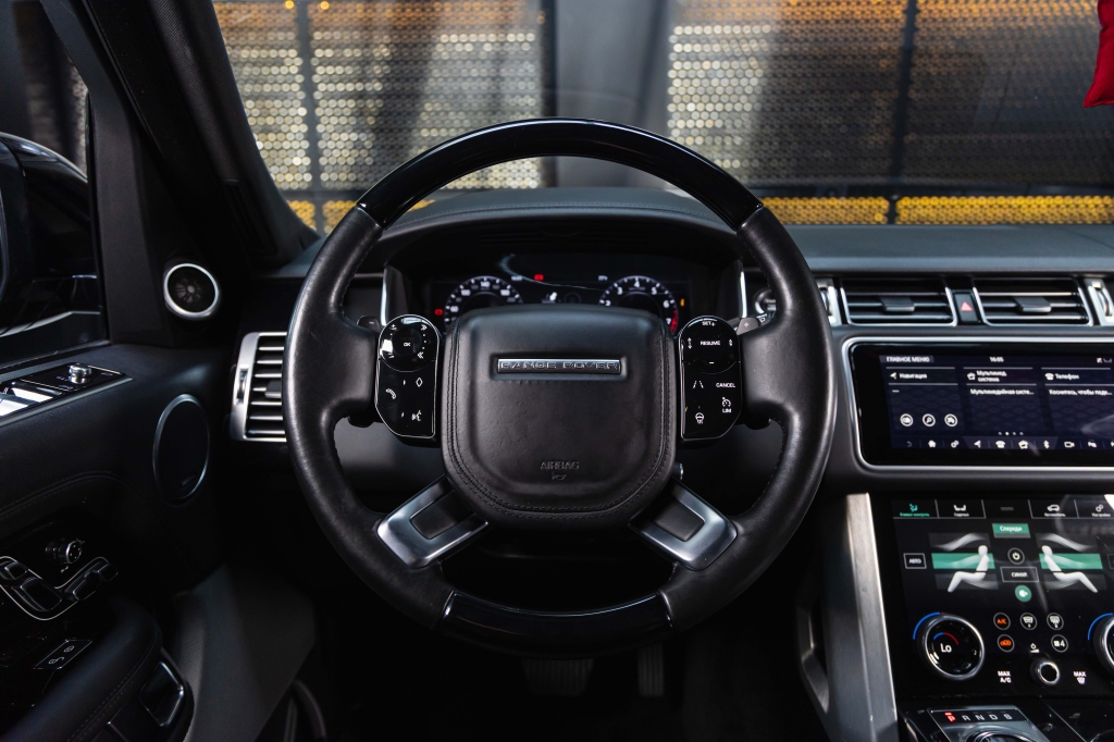 Land Rover Range Rover 2018 фото Land Rover Range Rover 2018 фото 24