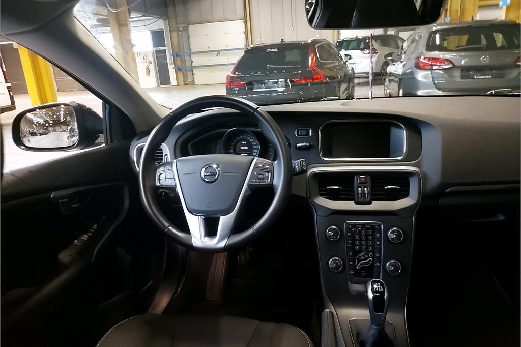 Volvo V40 2019 фото 2