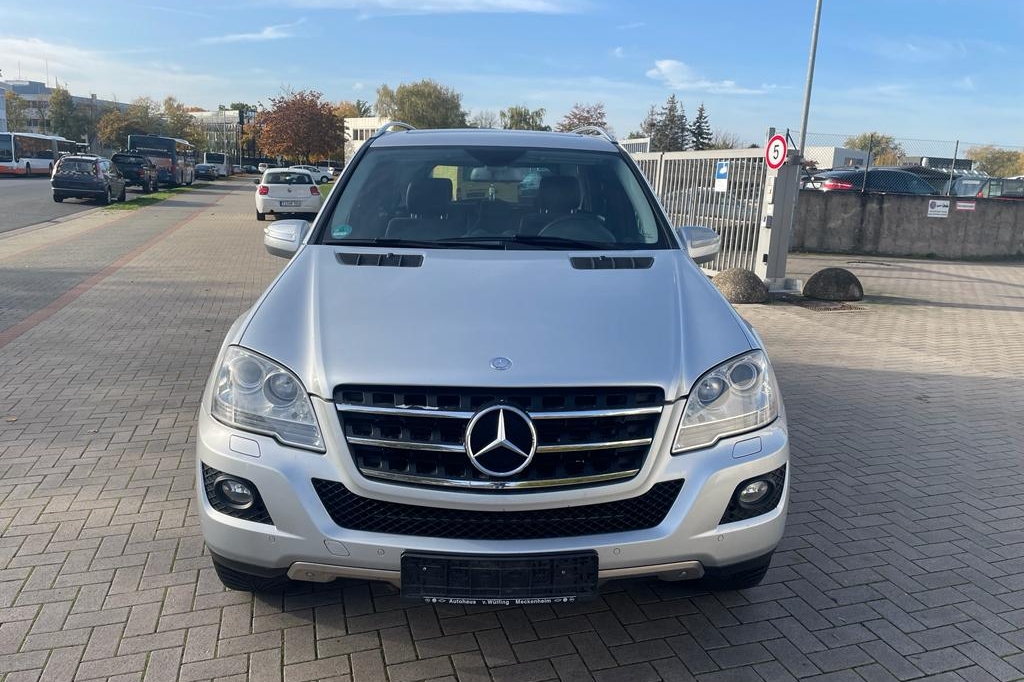 Mercedes-Benz ML 320 2009 photo 2