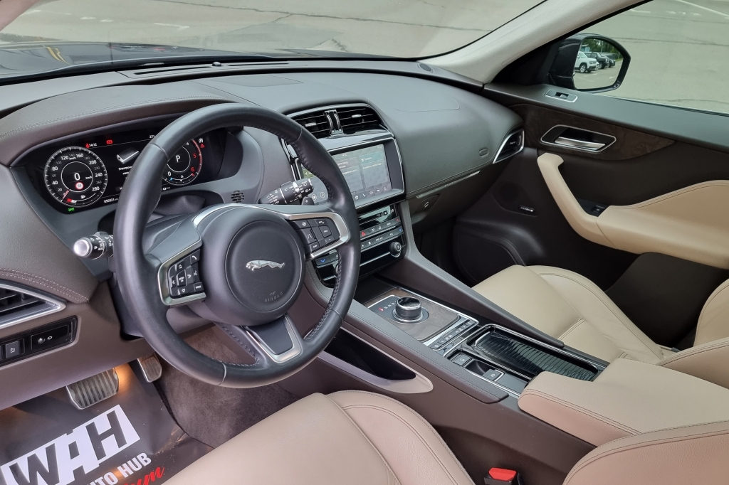 Jaguar F-Pace 2018 фото 10