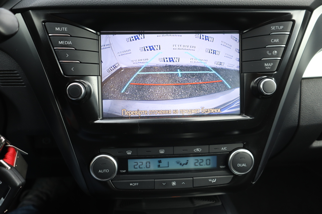 Toyota Avensis фото 12