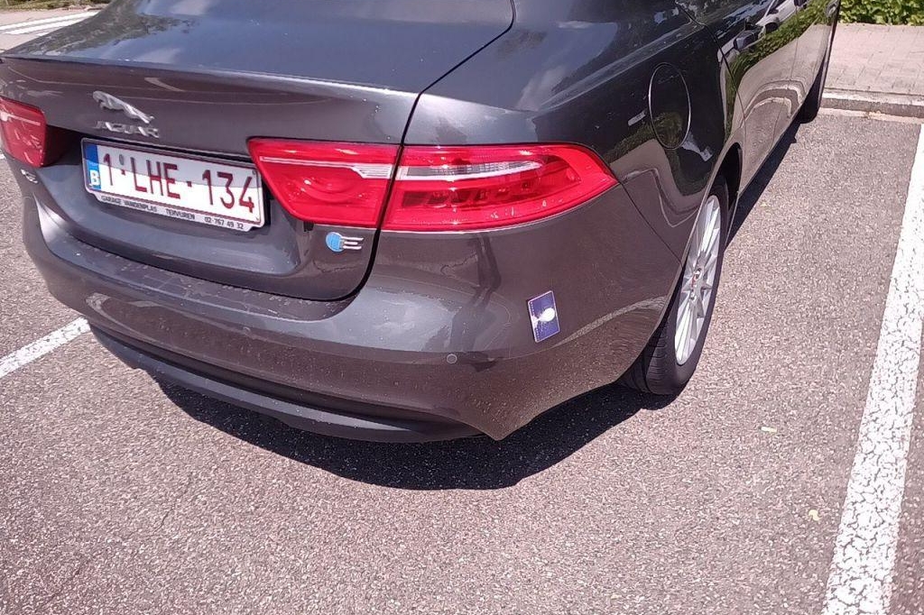 Jaguar XE 2015 photo 23