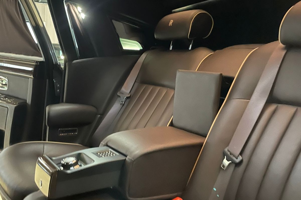 Rolls-Royce Phantom 2012 photo 16