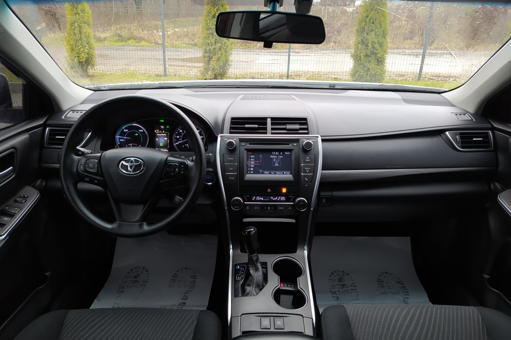 Toyota Camry HYBRID photo 6