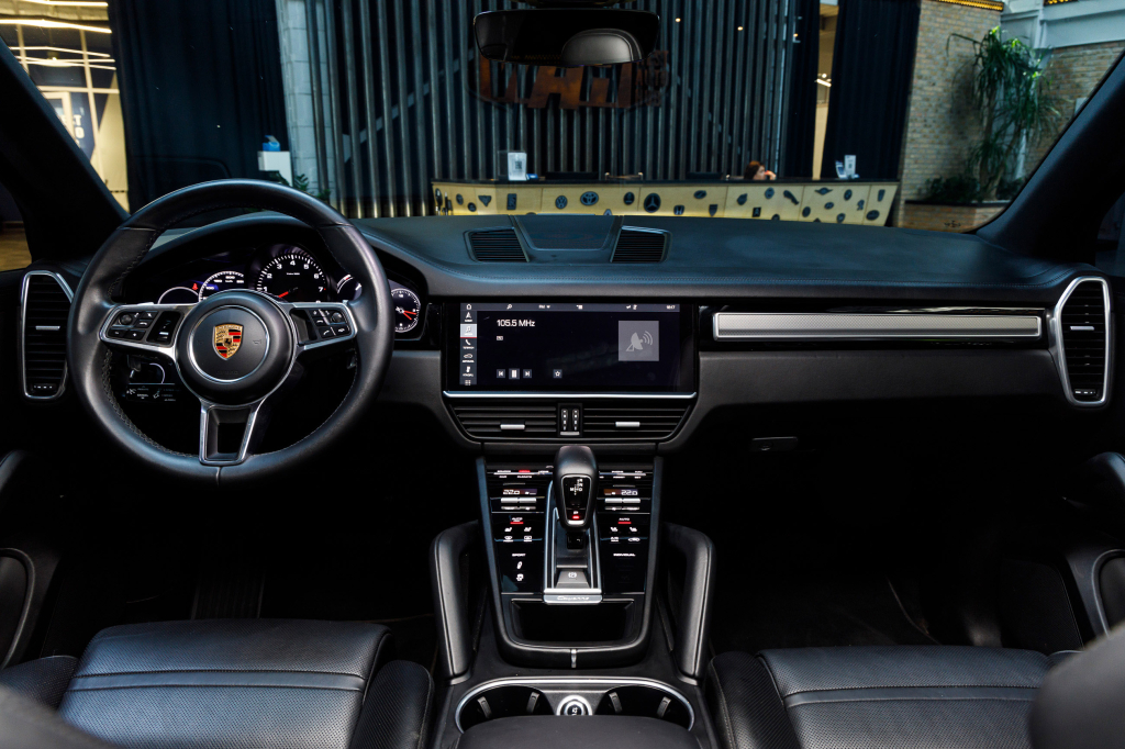 Porsche Cayenne 2018 фото 16