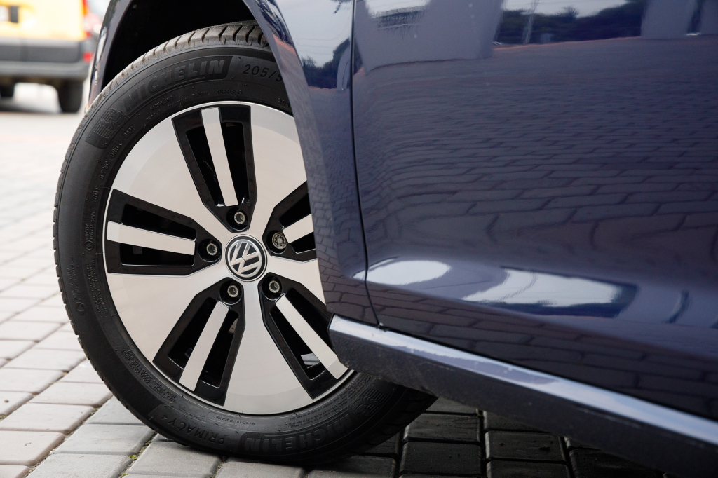 Volkswagen e-Golf 2018 фото 30