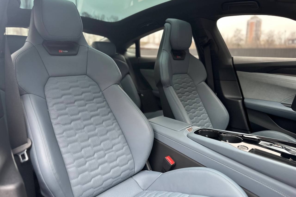 Audi RS e-tron GT 2021 фото 15