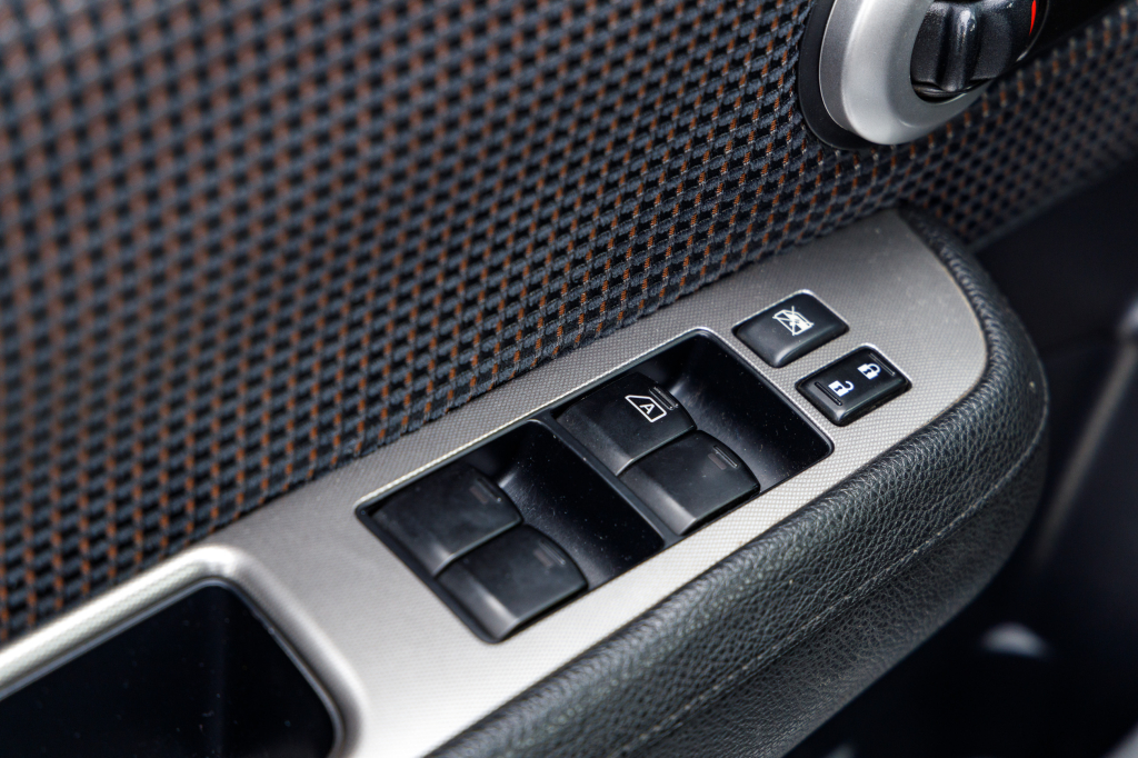 Nissan TIIDA 2010 photo 18