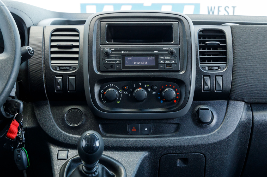 Renault Trafic пасс. 2015 фото 10