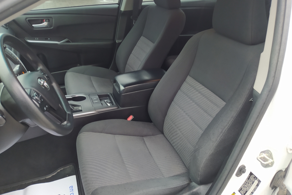 Toyota Camry HYBRID photo 18