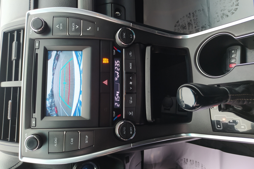 Toyota Camry HYBRID photo 17