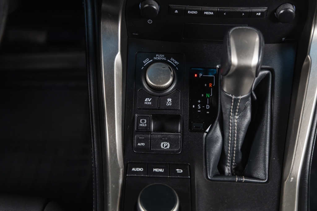 Lexus NX 300H 2016 фото Lexus NX 300H 2016 фото 24