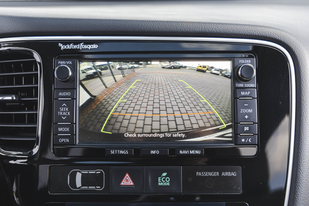 Mitsubishi Outlander PHEV Plug-In Hybrid 2013 photo 27