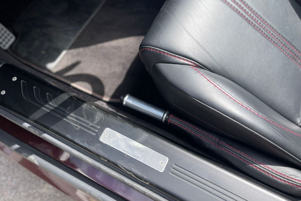 Aston Martin V8 Vantage S 2017 фото 8