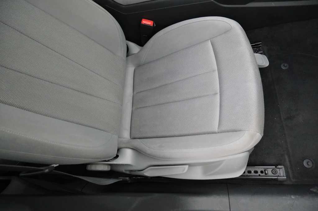 Audi A4 2017 photo 38