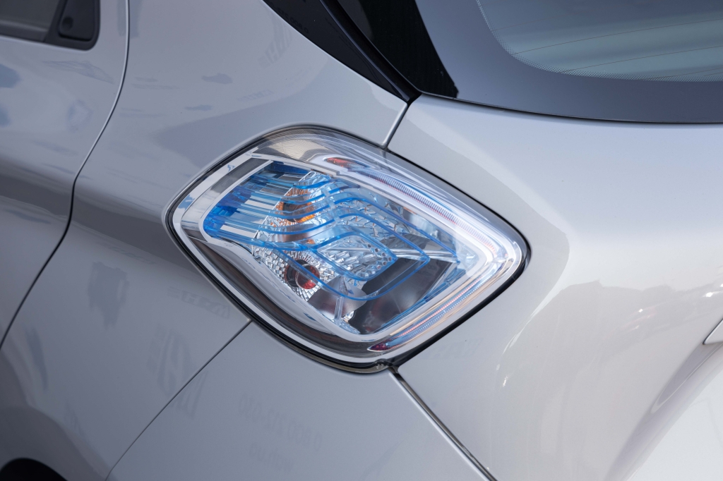 Renault Zoe 2016 фото 10