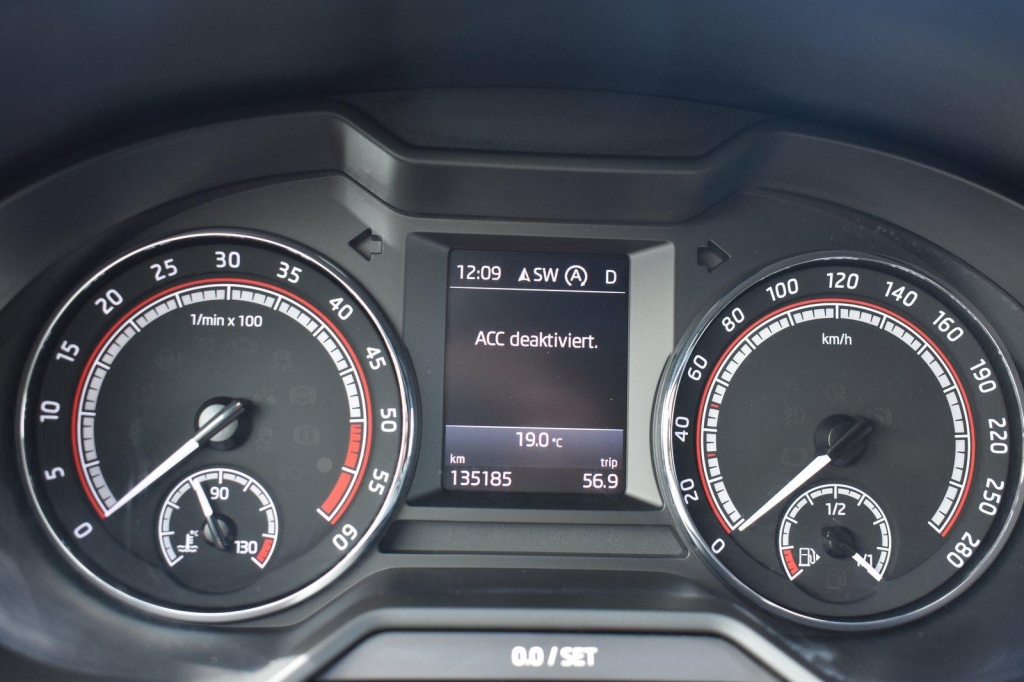 Skoda Octavia Combi RS 2018 photo 3