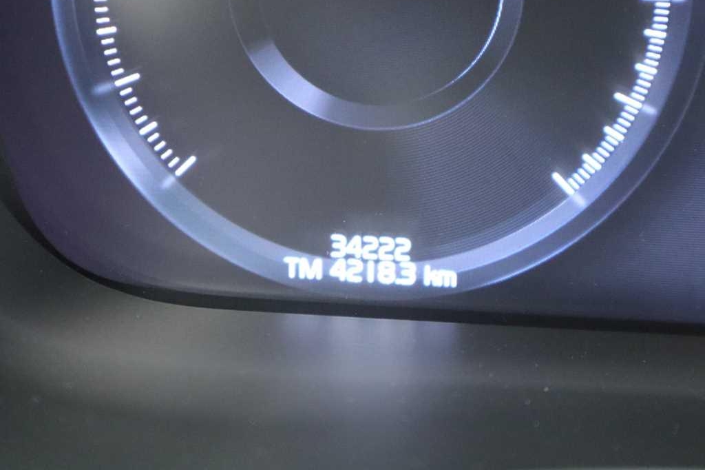 Volvo XC60 2019 фото 3