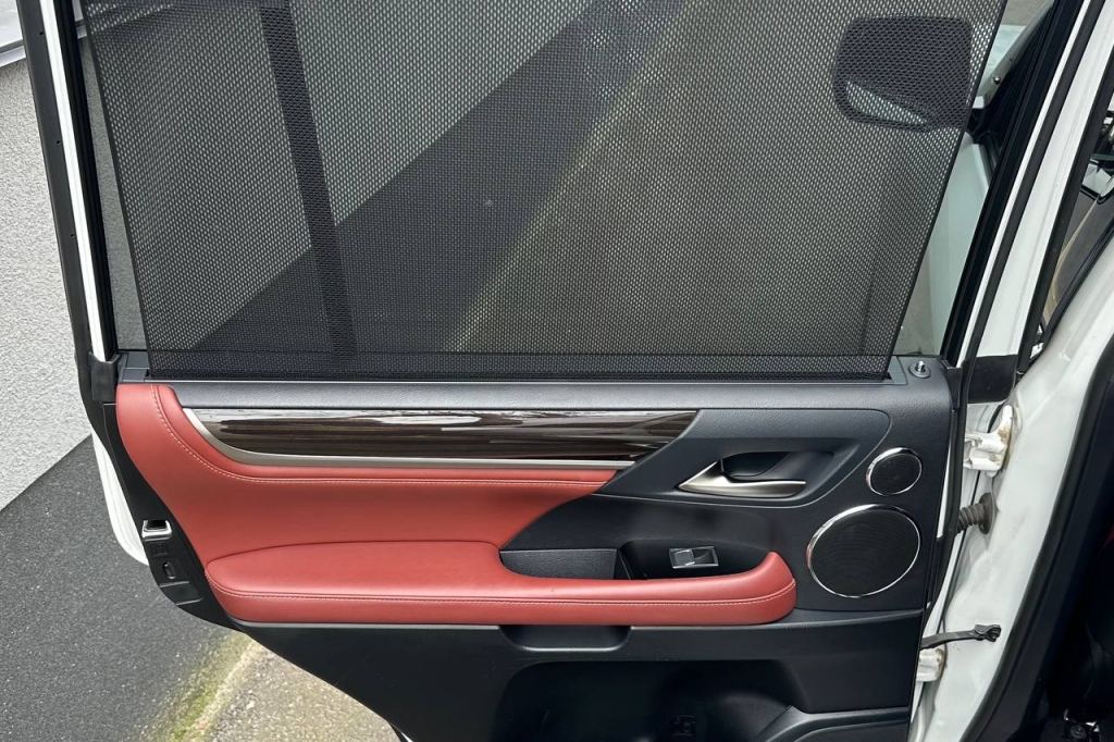 Lexus LX 450 2019 фото Lexus LX 450 2019 фото 24