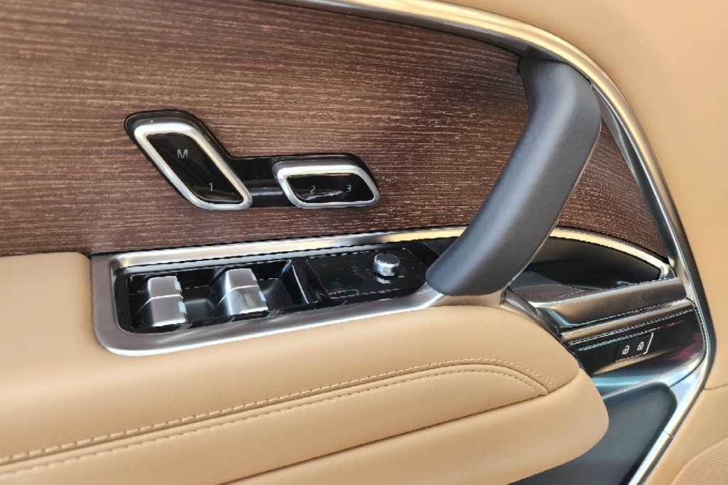 Land Rover Range Rover HSE P440e 2022 photo 9