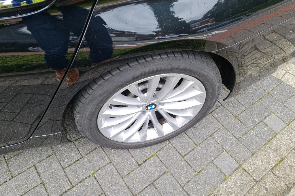 BMW 5 Series 2017 фото 9