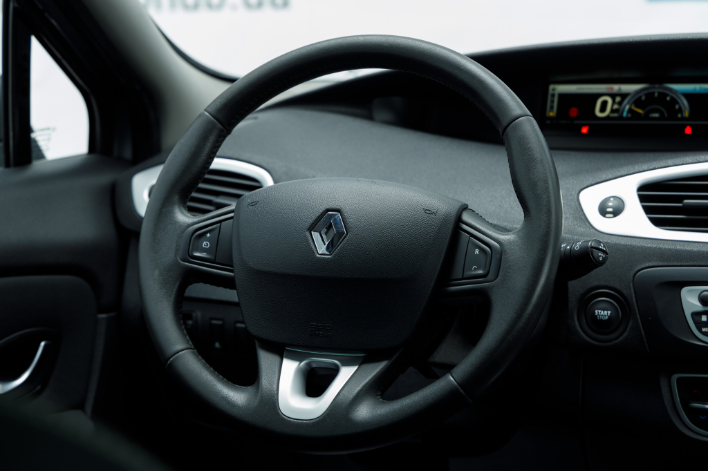 Renault Megane Scenic Grand  2010 photo 19