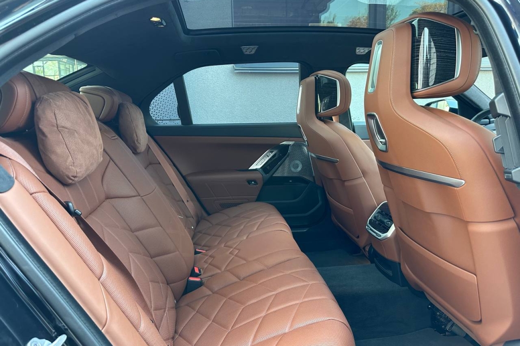 BMW 740 2023 photo 21