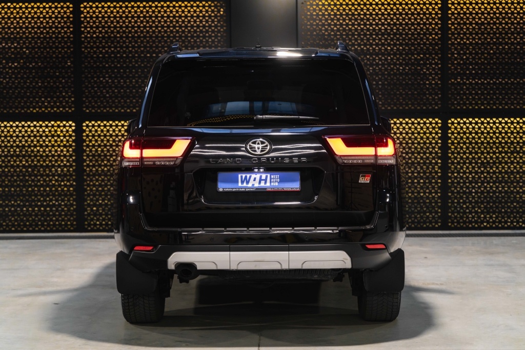 Toyota Land Cruiser GR 2023 photo 12