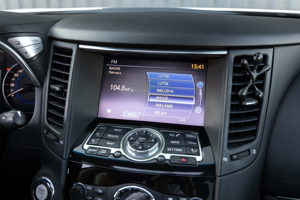 Infiniti QX70 2015 фото 20