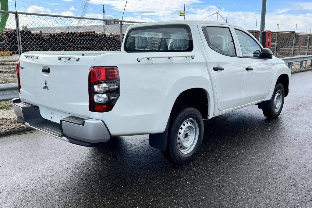 Mitsubishi L200 4x4 2.5D GL Double Cab 2023 фото Mitsubishi L200 4x4 2.5D GL Double Cab 2023 фото 4