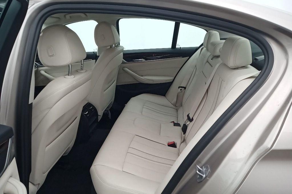 BMW 5 Series 2017 фото 5