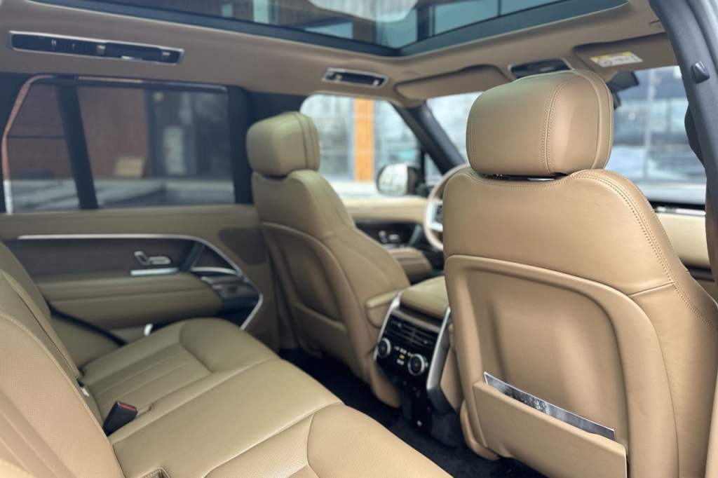 Land Rover Range Rover P440 AT 2022 photo 16