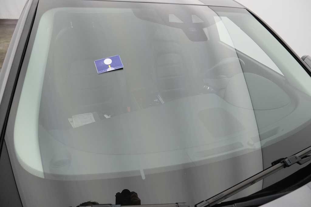 Jaguar XE 2015 photo 43