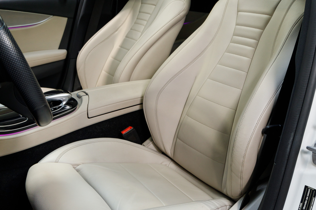 Mercedes-Benz E 200 4Matic AMG Line photo 14