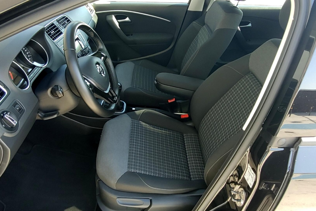 Volkswagen Polo 2017 photo 1